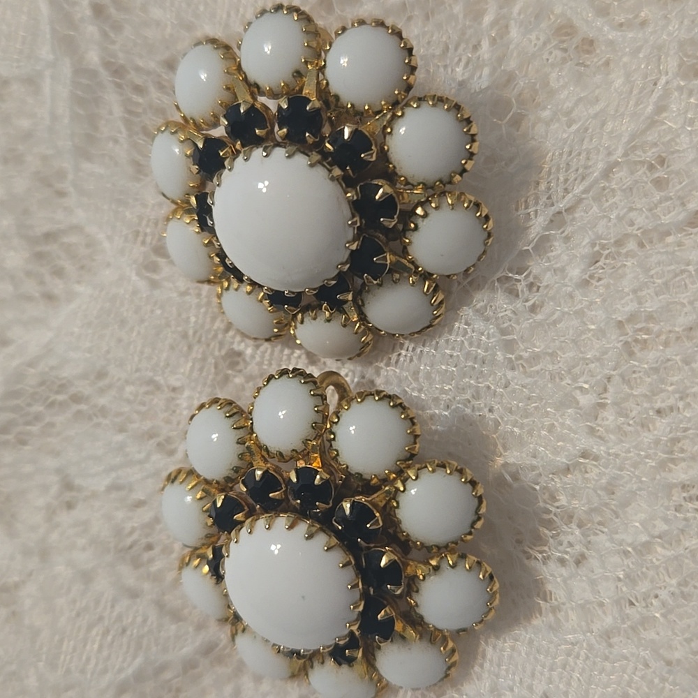 Vintage gorgeous Weiss signed Gold and White Leaf Clip-On Earrings
